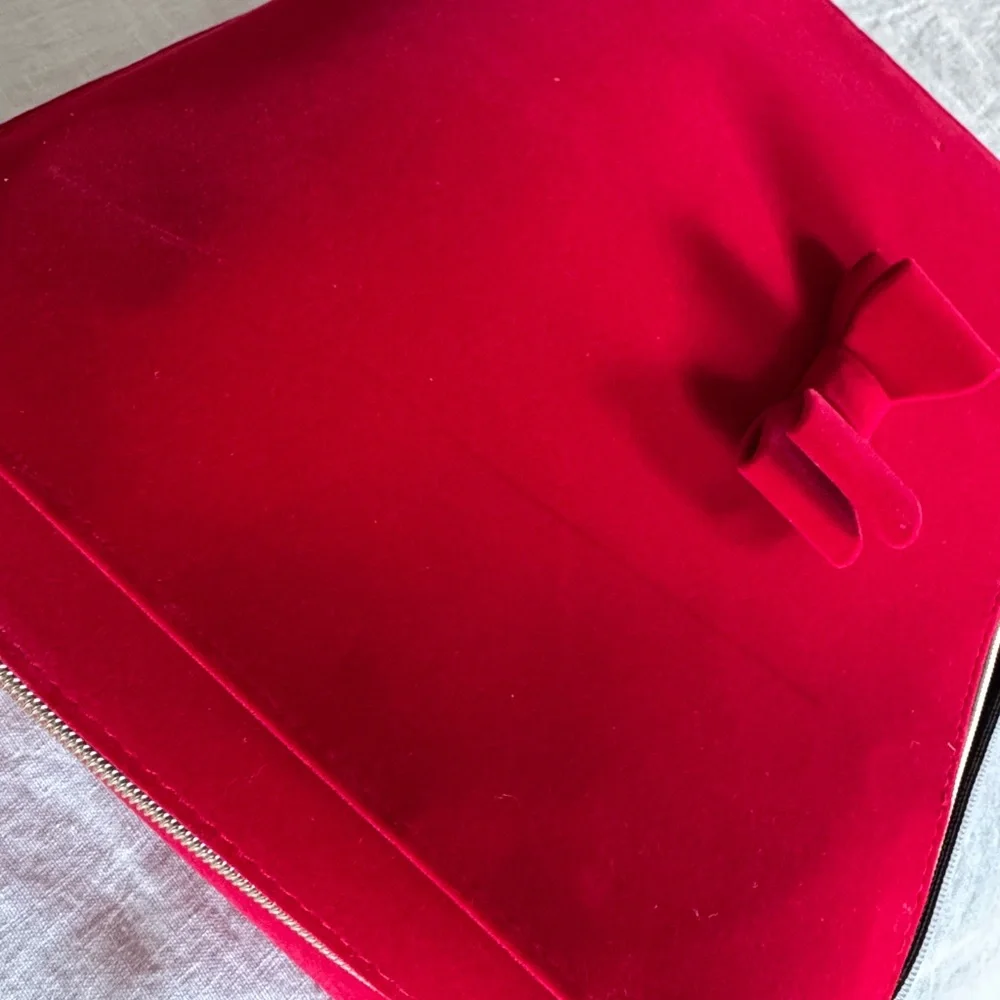 Estée Lauder Red Velvet Holiday Train Case Makeup Bag (Case Only)